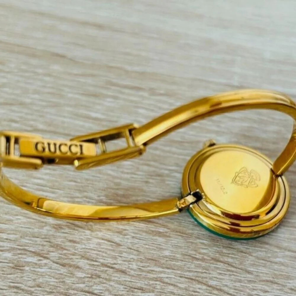 GUCCI Luxury Statement Watch with the Iconic Red and Green Bezel RARE